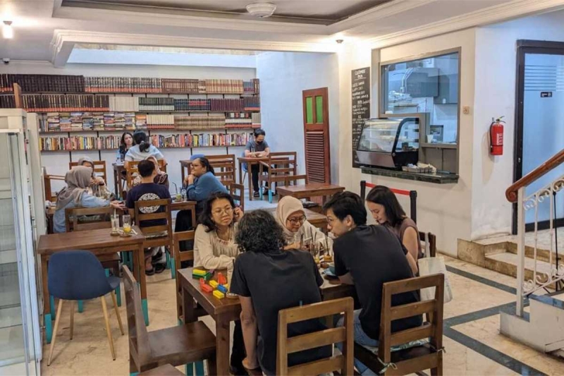 Langkah Memaksimalkan Waktu Belajar di Perpustakaan atau Kafe